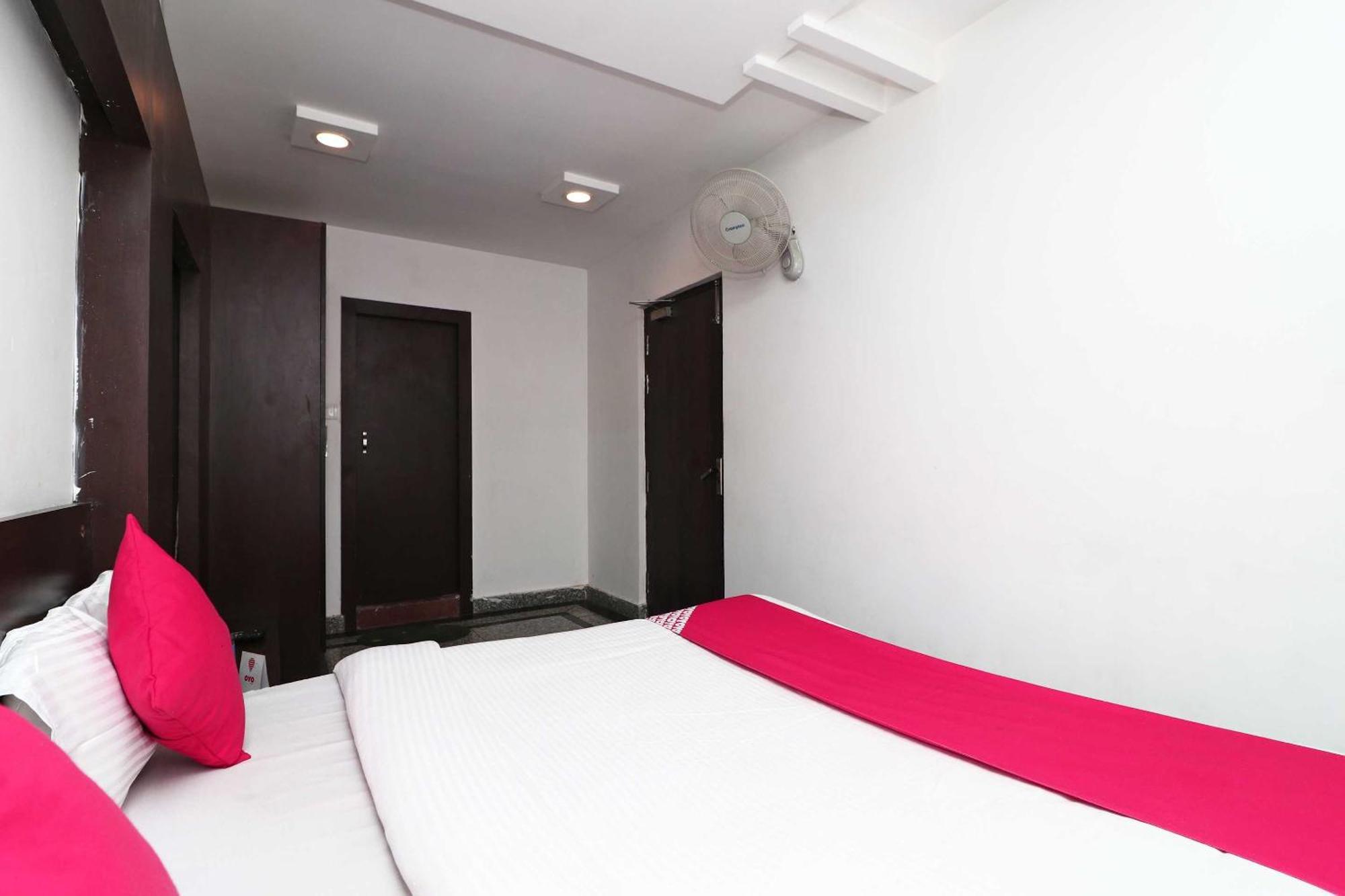 Oyo Flagship Hotel Krishna Chinhat Extérieur photo