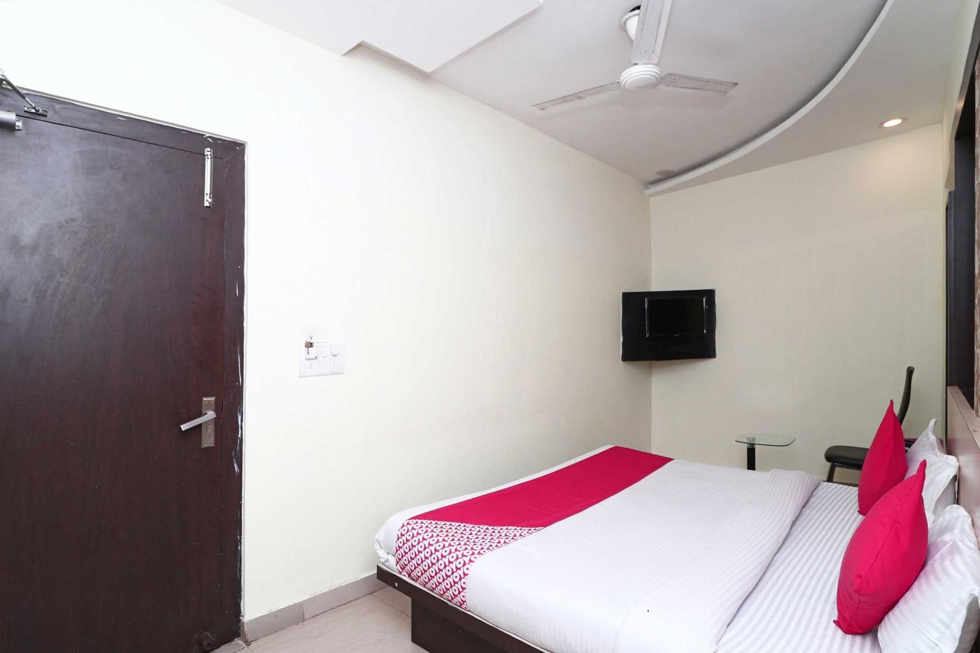 Oyo Flagship Hotel Krishna Chinhat Extérieur photo