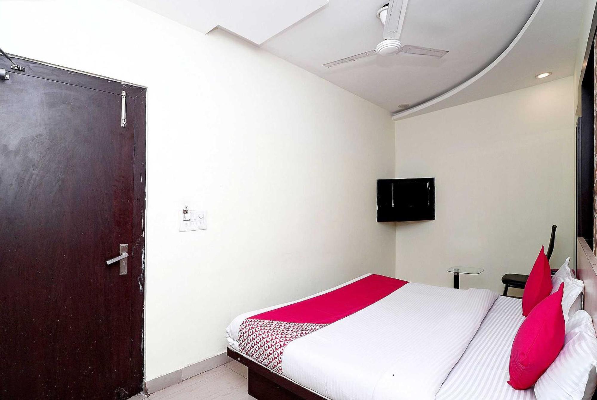 Oyo Flagship Hotel Krishna Chinhat Extérieur photo