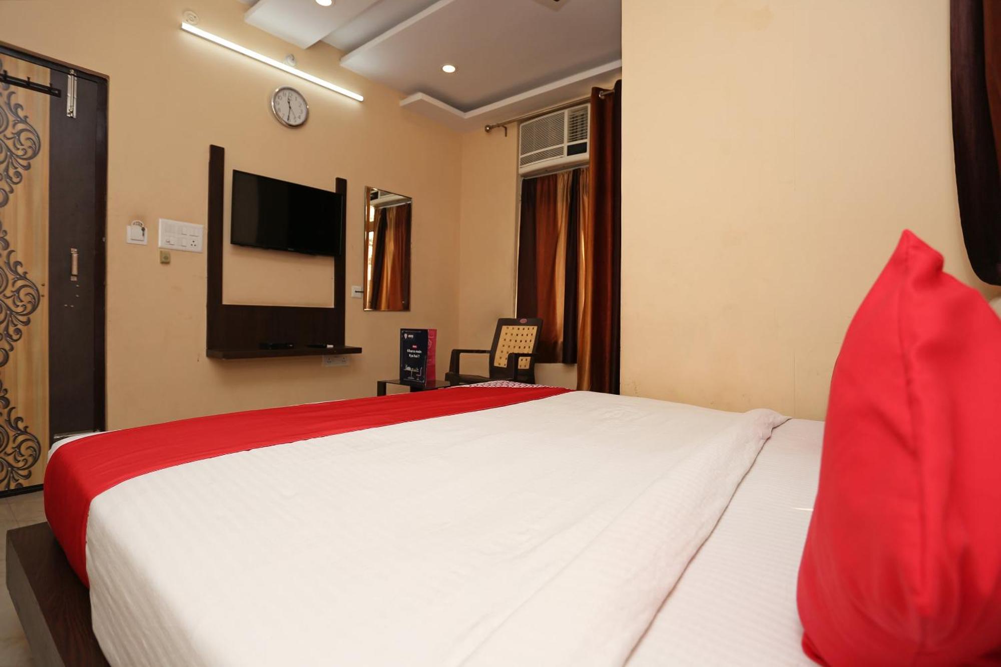 Oyo Flagship Hotel Krishna Chinhat Extérieur photo