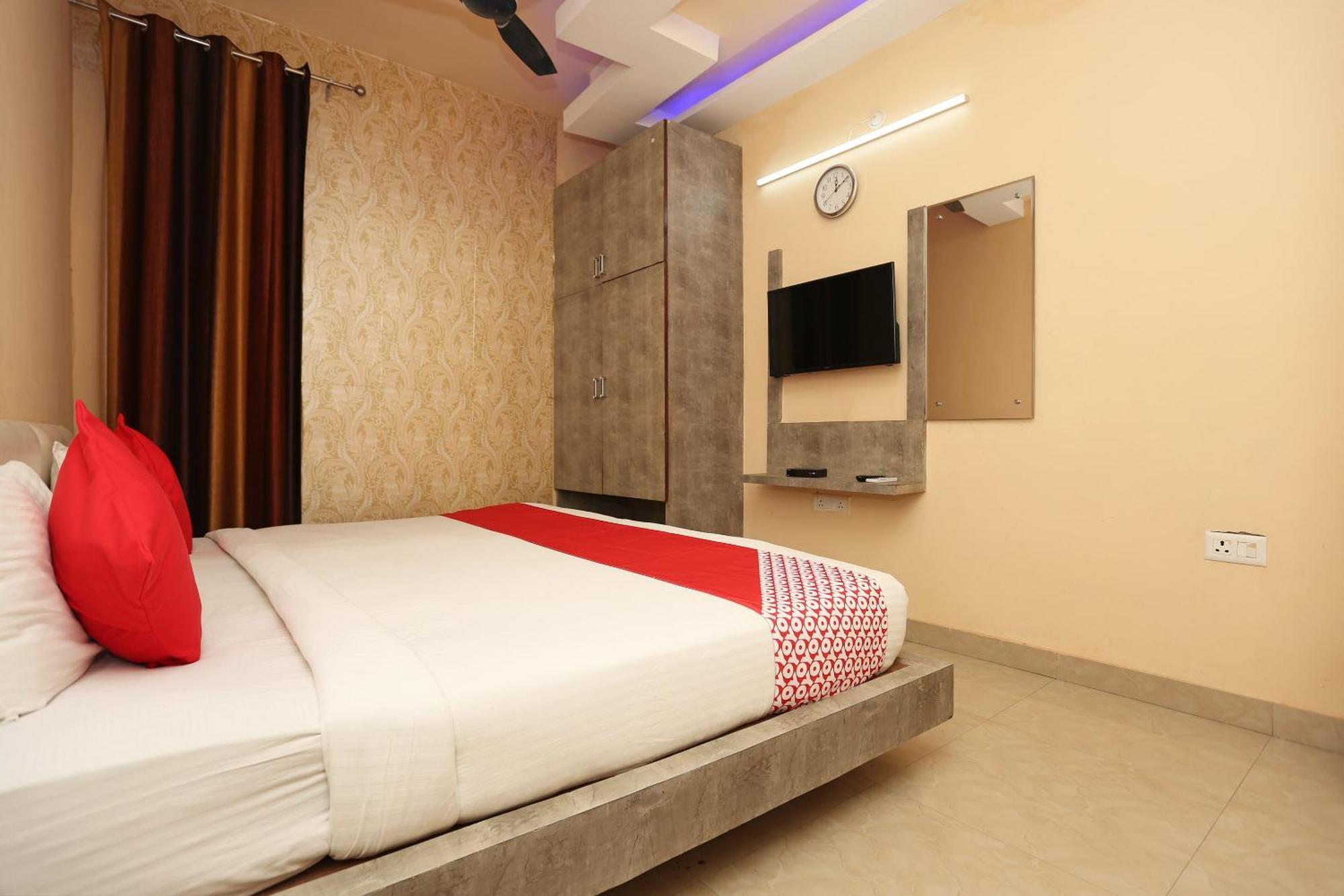 Oyo Flagship Hotel Krishna Chinhat Extérieur photo